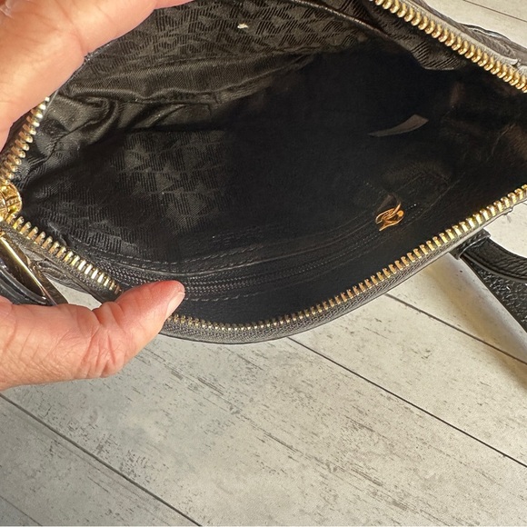 Michael Kors Julia Medium Leather Messenger‎ Bag Black Gold Like New Old Money - Picture 8 of 11